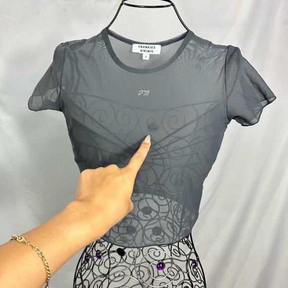 Frankies Bikinis Lauryn grey mesh cropped baby tee size L - Picture 9 of 9